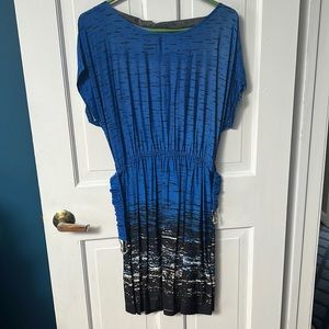 Forever21 size M blue water-like design dress with elastic waistband